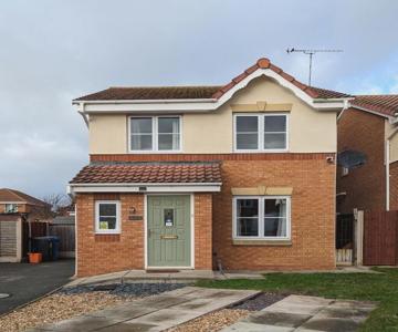 3 bedroom detached by the sea