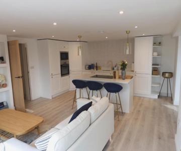 Fabulous Ground Floor Apt Adjacent to Beach
