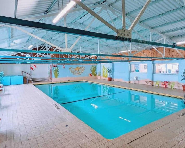 Immaculate Gower Getaway with Pool & Facilities