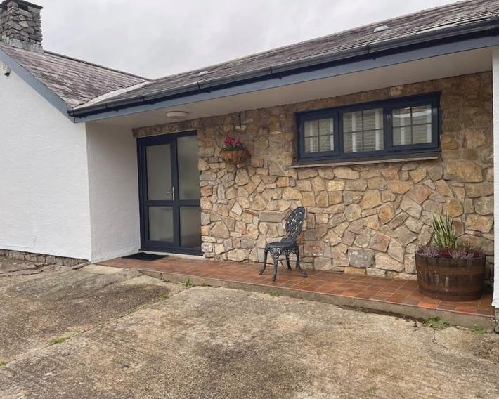 Spacious 1 bed bungalow located on a Gower Sheep Farm