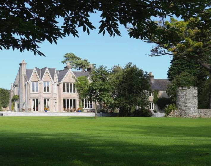 Parc-Le-Breos House