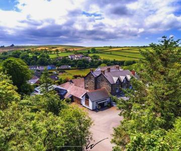 Wolfscastle Country Hotel