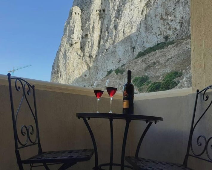 Bright and central 2 bedroom flat in Gibraltar