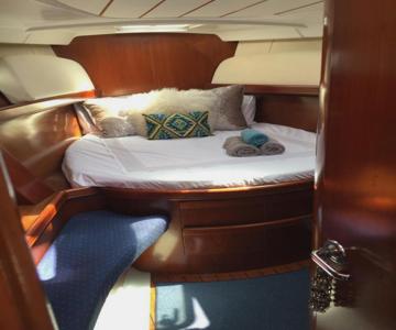 LUXURY YACHT STAY "White Dove" sleeps 6