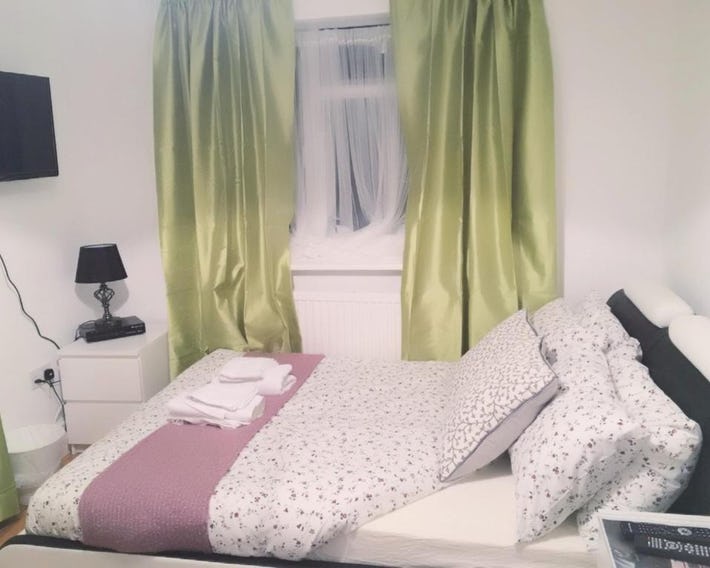 Abbey Wood Station six Bedroom Self Contained House
