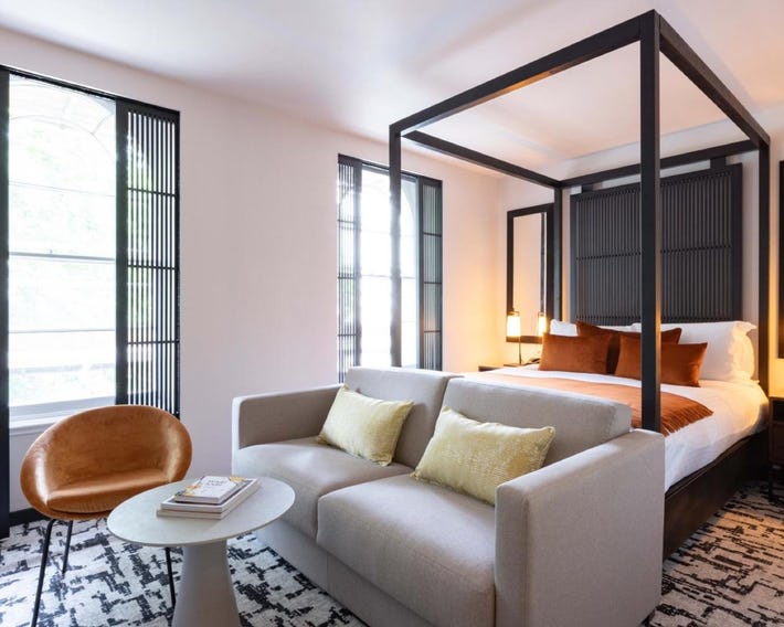 La Suite West