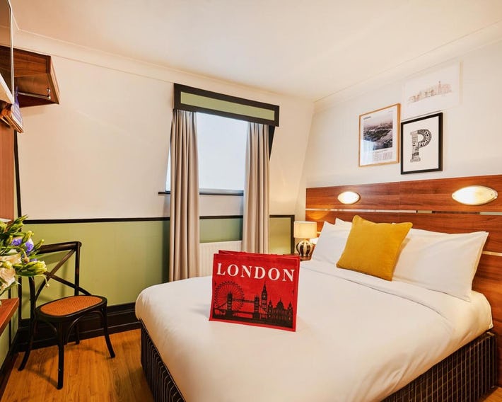 OYO Huttons Hotel