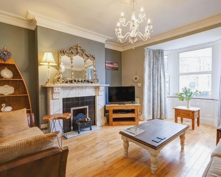 Seashell House with SEA VIEWS and FREE GYM POOL PASS