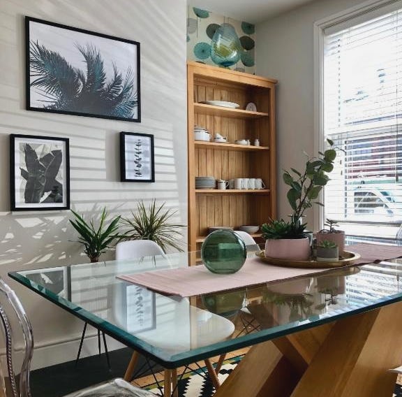 Stylish property, off street parking,pet friendly