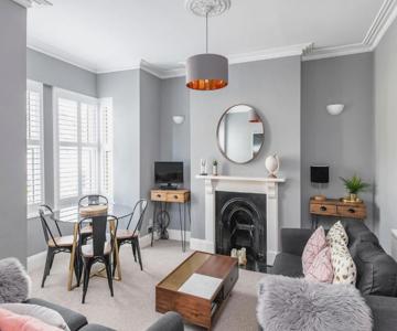 Modern & Spacious 2 Bedroom Maisonette