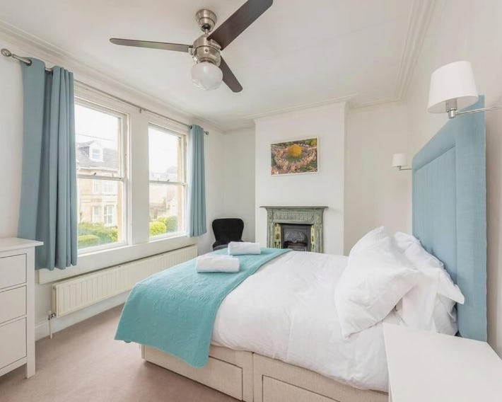 Spacious House - 2 Double Rooms - Street Parking - Garden