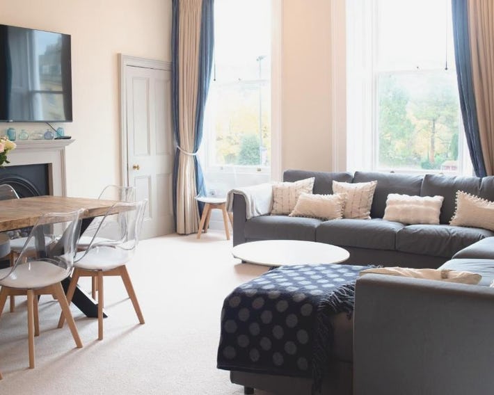 3-Bed gem with Bath Abbey views
