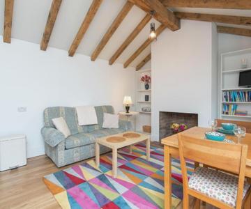 Charming Garden Cottage With Parking - Pass The Keys
