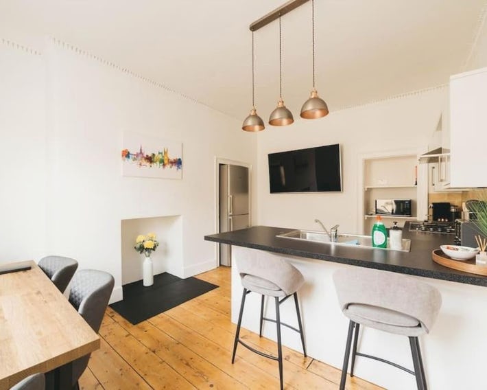 Central 4-bed House, 10 min Walk to Sights