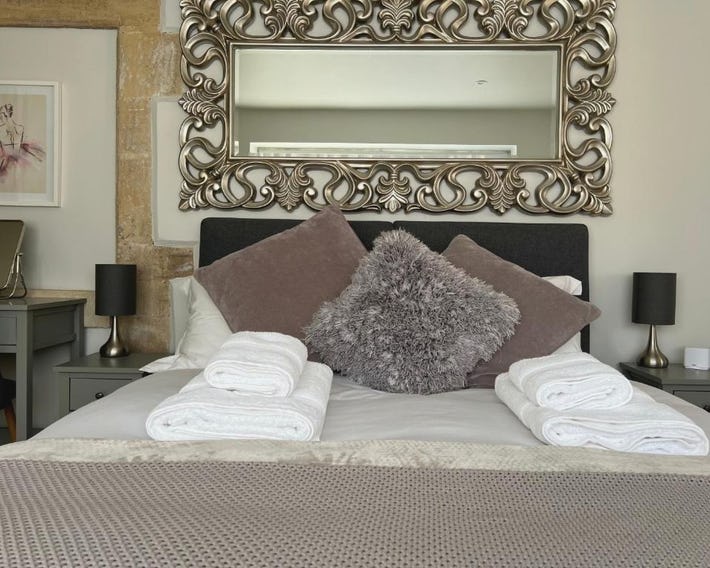 Cosy countryside stay near Bath with free parking