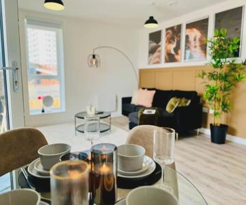 Hessian Lounge -wyndale- Central 2br W/parking