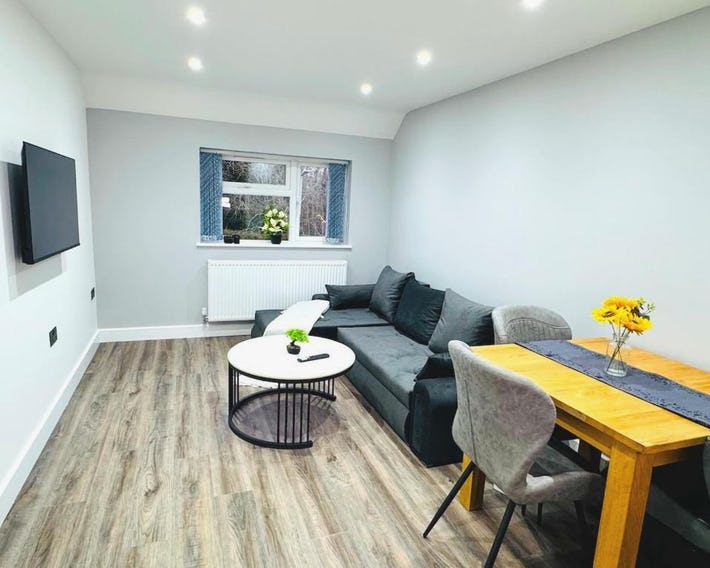 Stylish Apartment Near Birmingham
