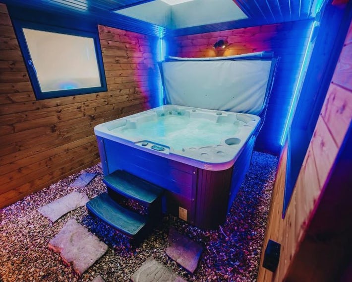 BREEZE BLACKPOOL LUXURY SUITES