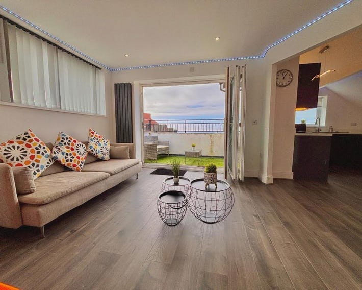 Franks Apt 4 - Roof Terrace - Sleeps 6