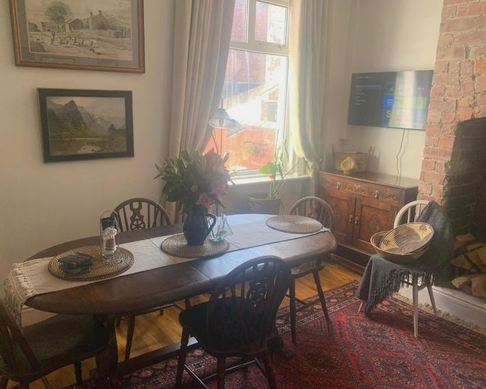 Sleeps 7 Home Blackpool w Free Parking BBq WiFi