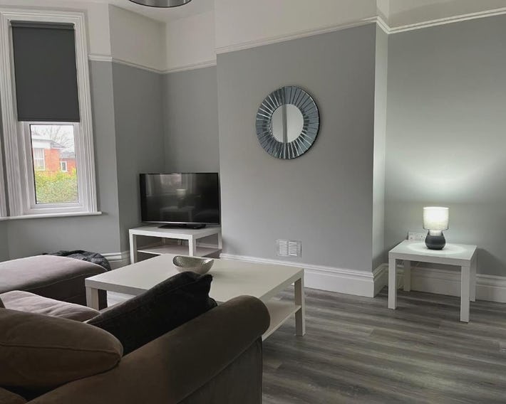 Entire spacious 4 bedroom apartment in Bournemouth