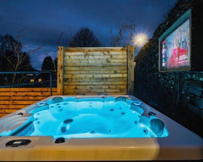 Luxury 1 bed Villa - great location - Peaceful-Hot Tub