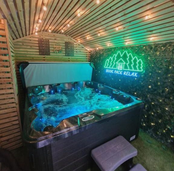 Townhouse - 6 Bed Hot Tub House