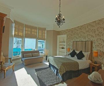 Monties Guest House