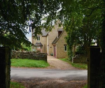 Two Hoots Bed And Breakfast