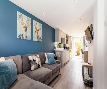One Bedroom Apartment, Driveway, Bracknell Centre