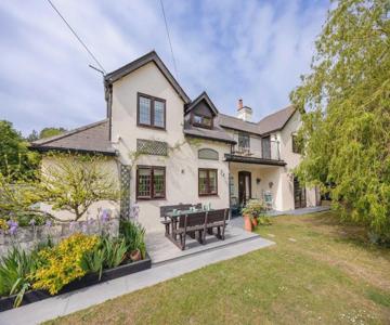 The Willows - Charming Railway Woodland Cottage with Log Burner