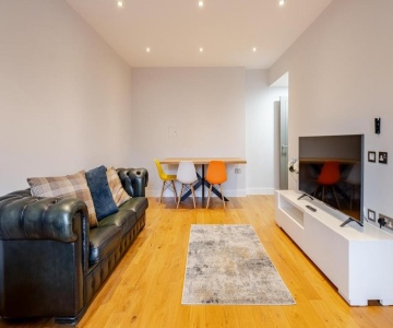 Lovely Central Brentwood Flat