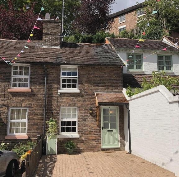 2Bed-sleeps 4-parking-superfast wifi