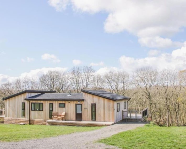 Fabulous detached lodge with hot tub two nights minimum stay