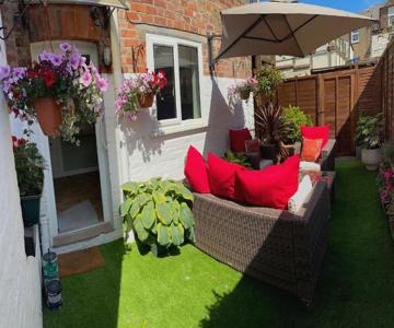 Self Contained Garden Flat Newly Refurbished