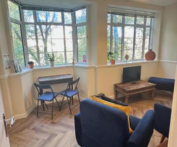 Royal Pavilion Garden Apartment With Parking