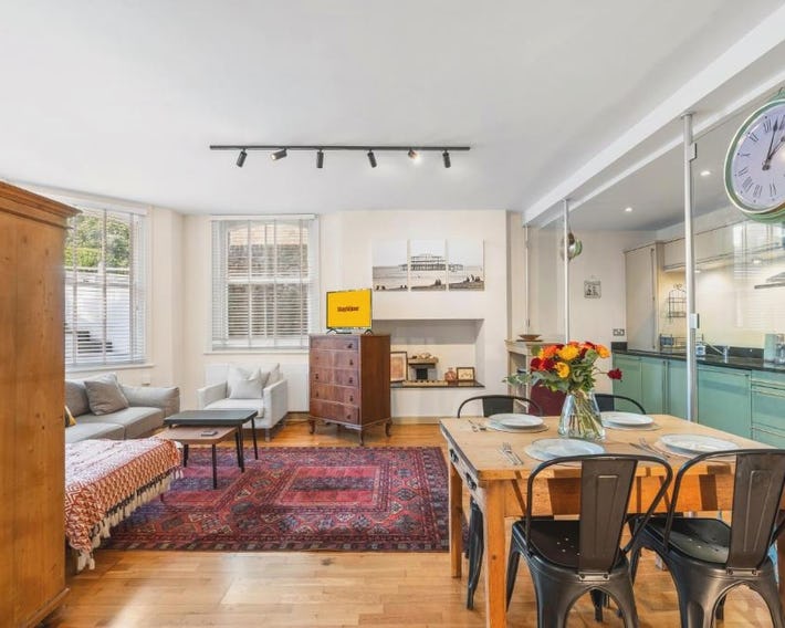 Stunning Victorian Mansion Apartment - Hosted by StaySejour