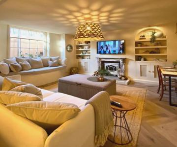 Cosy Home Away From Home.