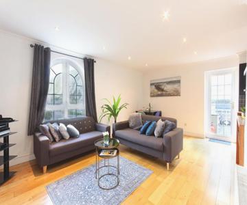 Elegant 2bd Flat In Brighton Marina - Free Parking