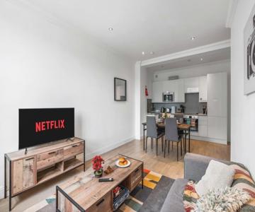Stylish Central Brighton Flat Near Beach