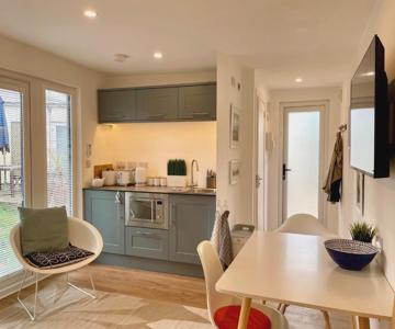 Redland Retreat, Cosy Garden Studio For 2