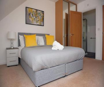 Spacious 3 Bed House In Bristol