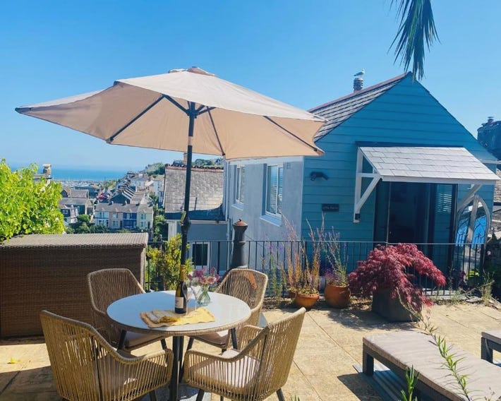 Little Trevio - seaside haven with parking and sea views