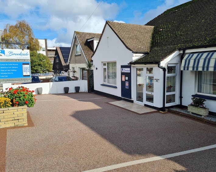 Brookside Guest House & Mini Spa