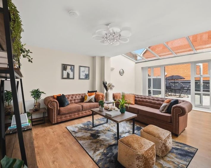 Radiant Retreat Ideal for LegoLand, Windsor, & LHR