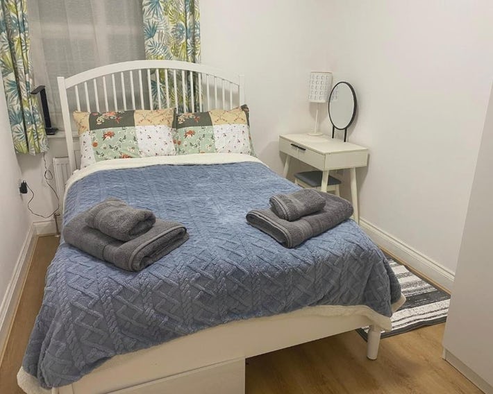 Slough - Sleeps 3 - PetFriendly - Riverside - Bay