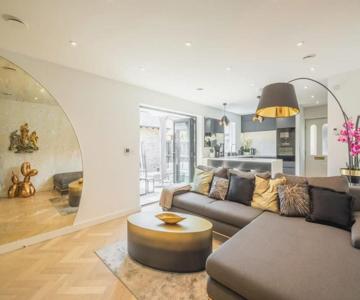 Luxury 2 Bedroom Apartment with AC and Parking