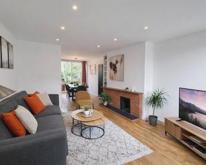 HollyTree - Family and Business Stay with parking