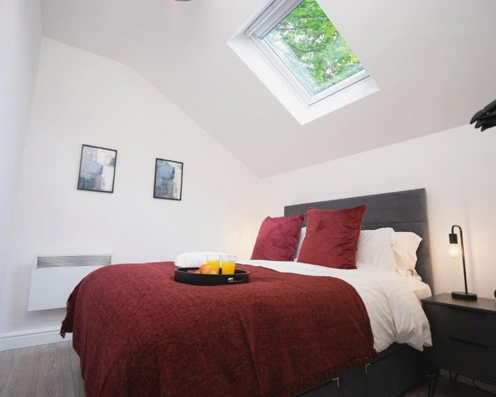 The Den - KING BED, 5 min walk to City Centre