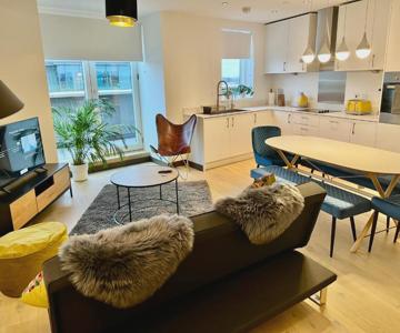 Walnut Tree Penthouse Next To Train Station